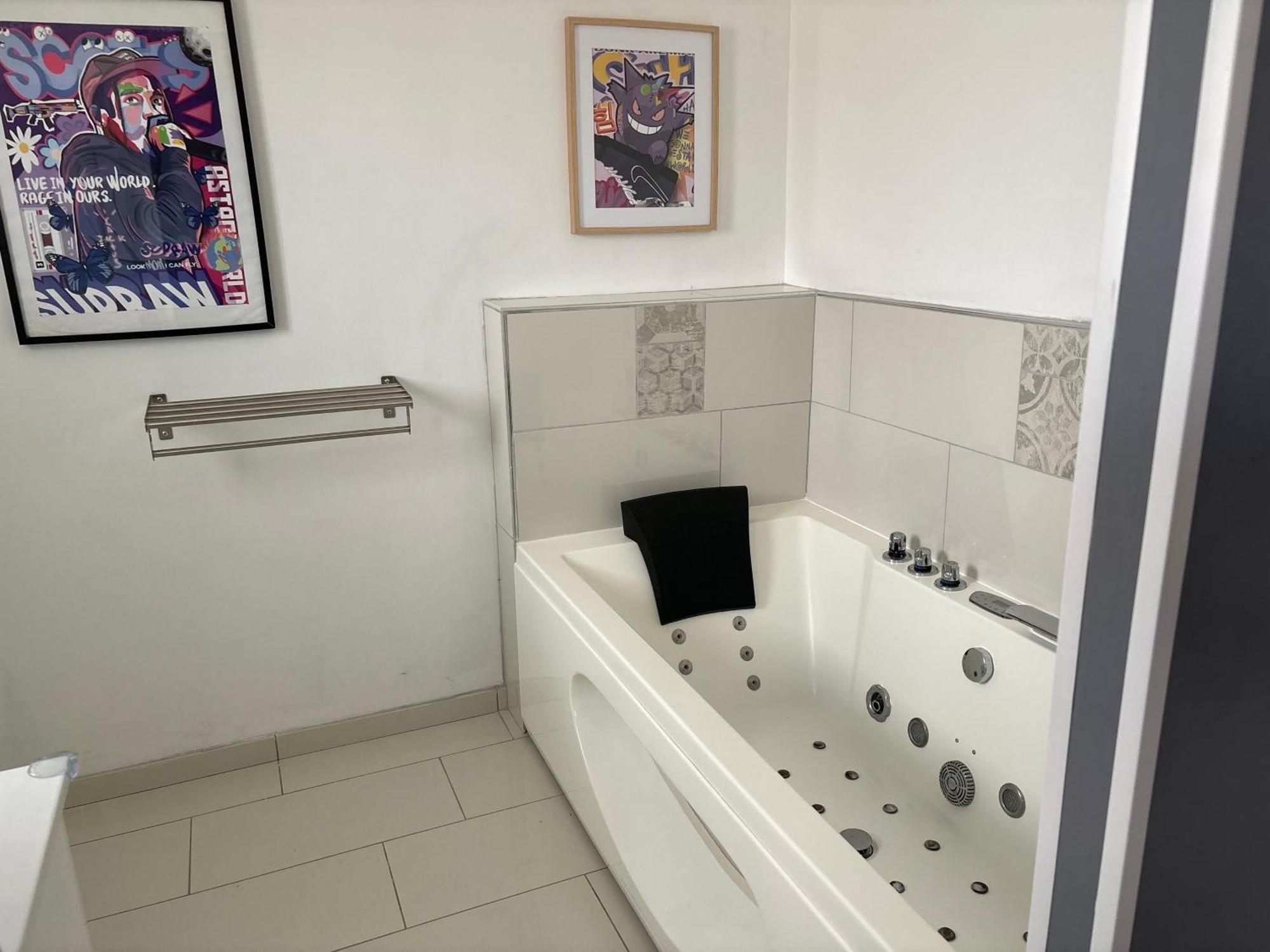 Maison Moderne Au Calme Avec Billard, Jacuzzi, Bain A Remous, Piscine, Babyfoot * Labastide-du-Temple
