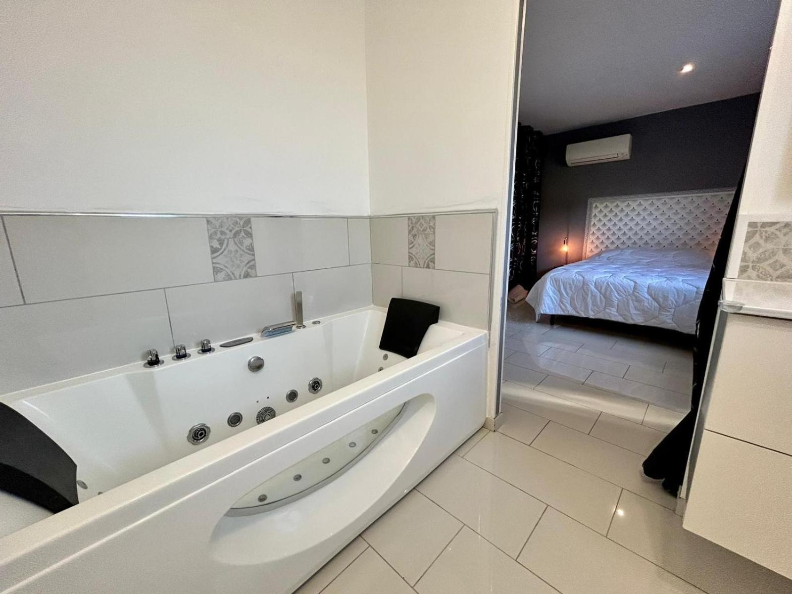 Villa Maison Moderne Au Calme Avec Billard, Jacuzzi, Bain A Remous, Piscine, Babyfoot Labastide-du-Temple