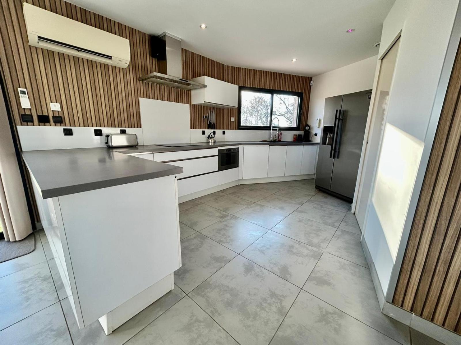 Maison Moderne Au Calme Avec Billard, Jacuzzi, Bain A Remous, Piscine, Babyfoot Villa