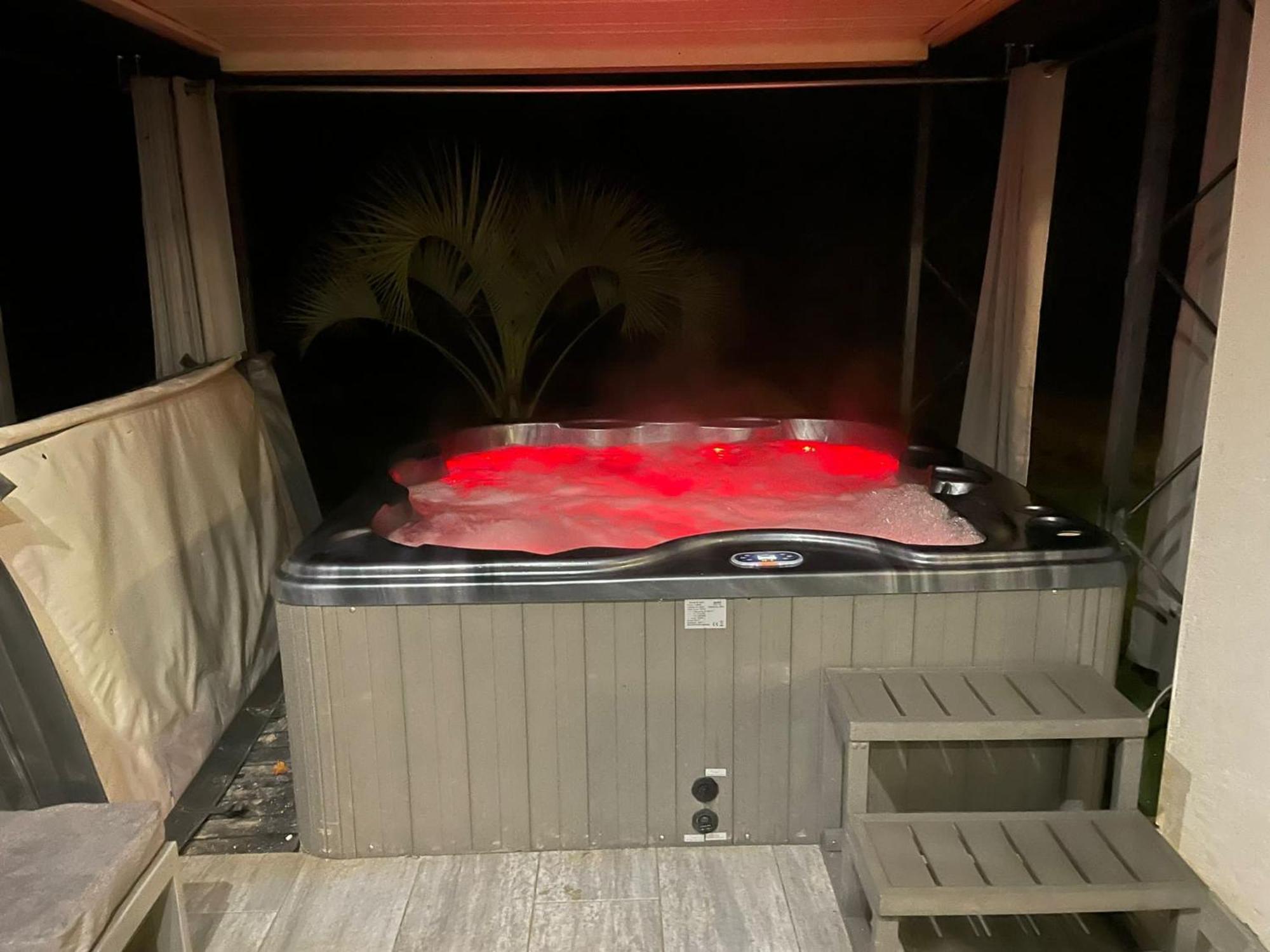 Maison Moderne Au Calme Avec Billard, Jacuzzi, Bain A Remous, Piscine, Babyfoot Villa *