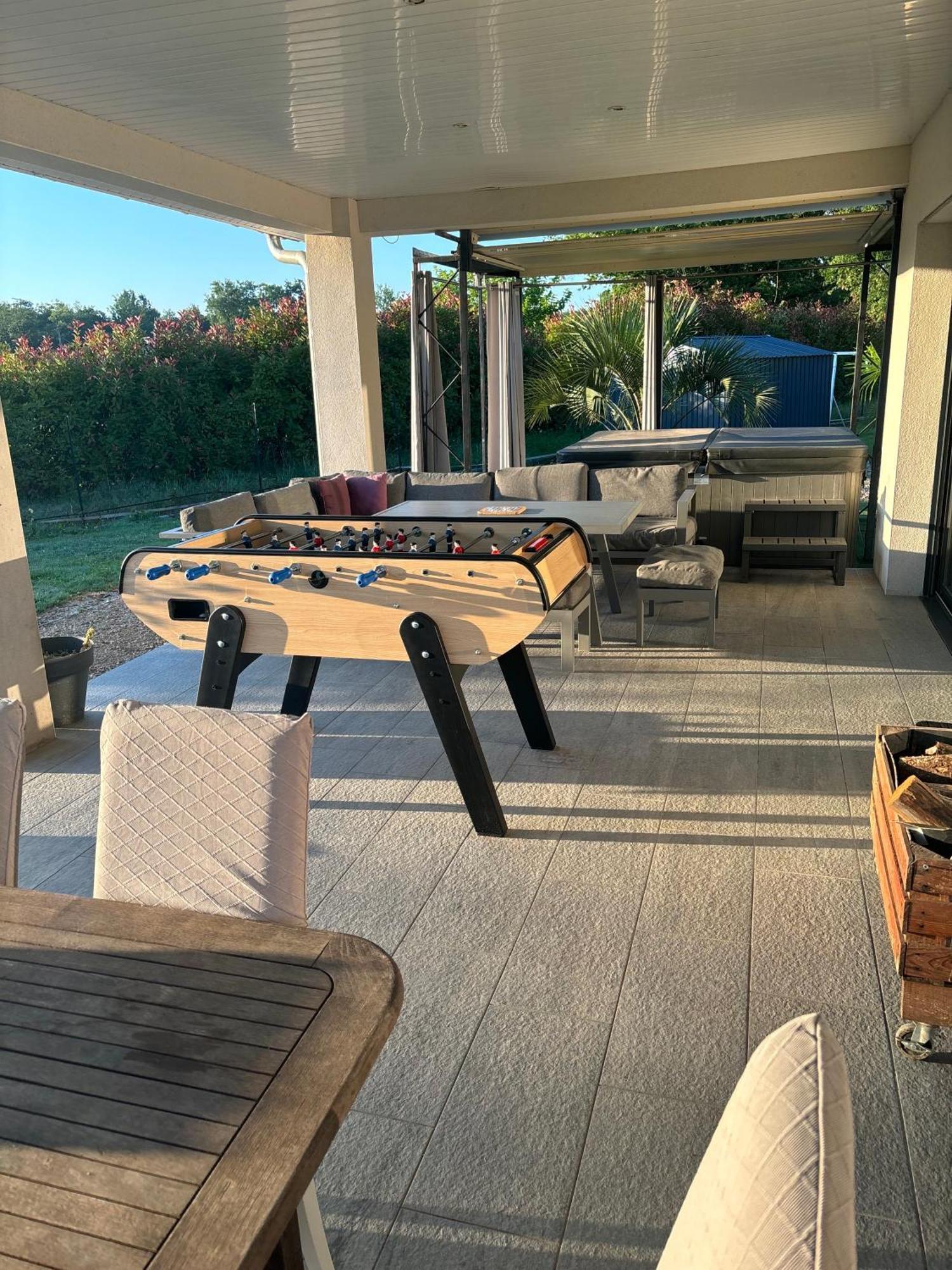 Maison Moderne Au Calme Avec Billard, Jacuzzi, Bain A Remous, Piscine, Babyfoot *